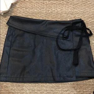 No. 21 Black Faux Leather Skirt